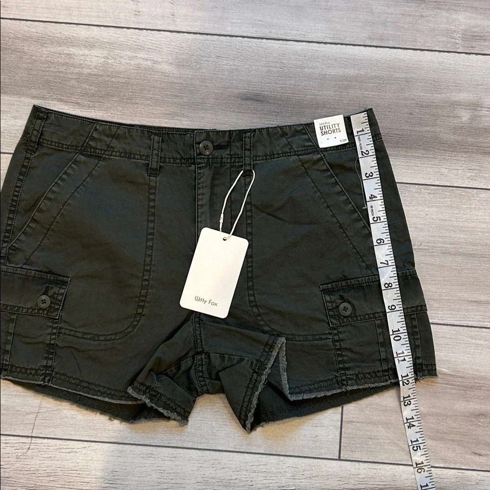 Witty Fox mid rise utility shorts size 29 NWT